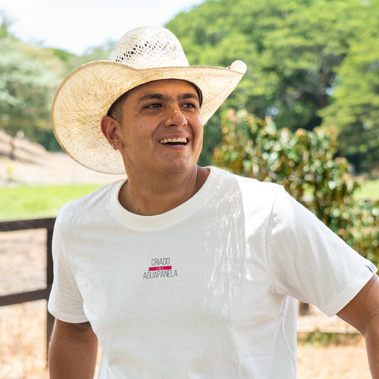 Criado con Aguadepanela- Hueso